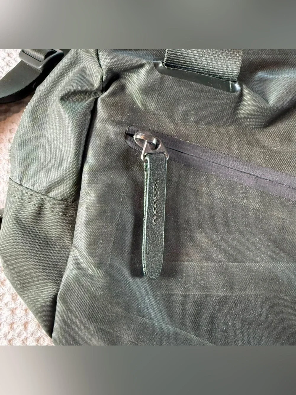 Nike Olive Green Duffel Bag Gym Training Travel Shoulder Bag Multiple Pockets